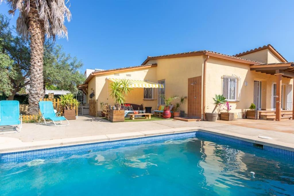 S46-Casa De Vacaciones Climatizada Con Piscina, En El Centro Junto Al Mar, Barbacoa Y Wiifi Empuriabrava Buitenkant foto