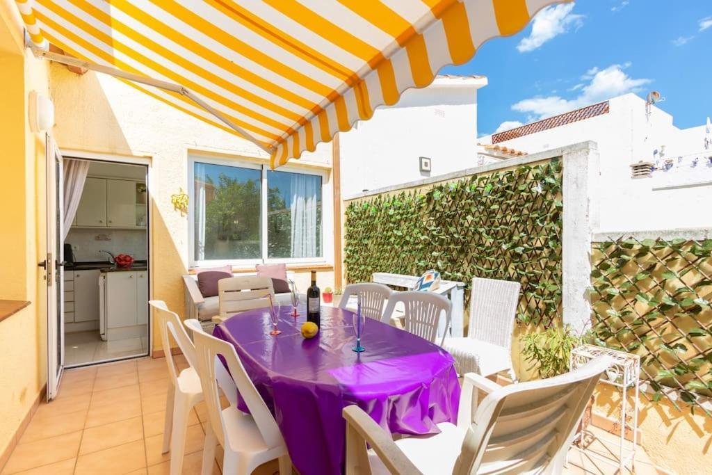 S46-Casa De Vacaciones Climatizada Con Piscina, En El Centro Junto Al Mar, Barbacoa Y Wiifi Empuriabrava Buitenkant foto