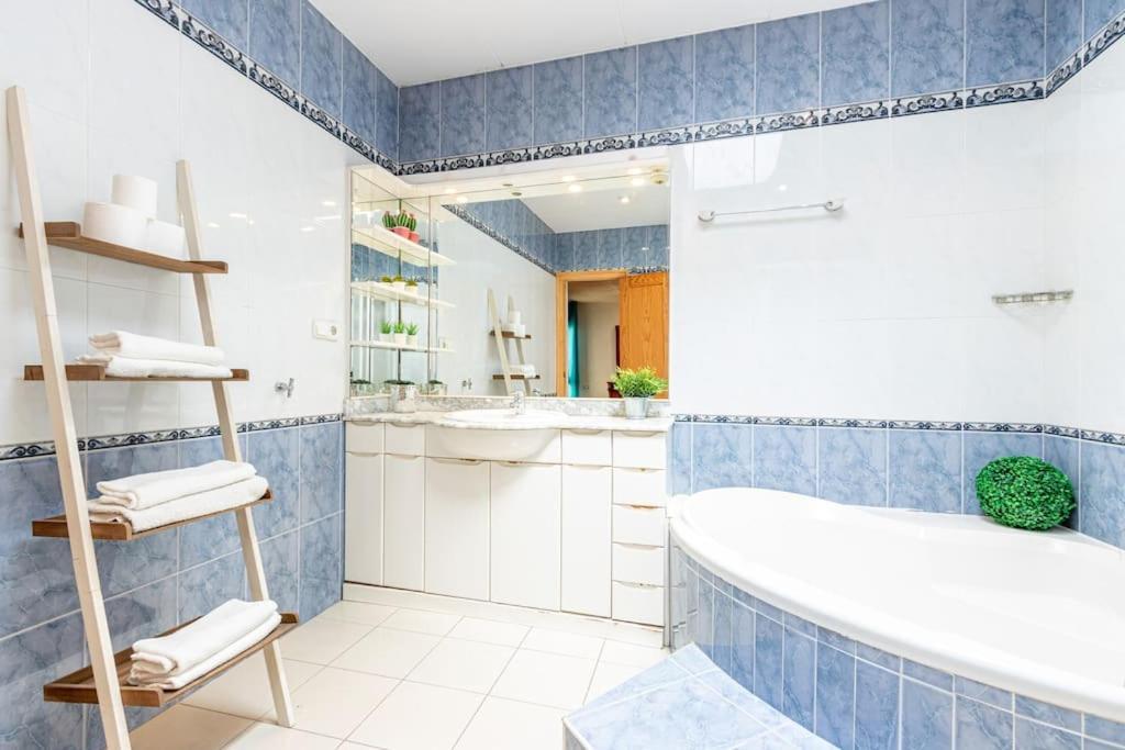 S46-Casa De Vacaciones Climatizada Con Piscina, En El Centro Junto Al Mar, Barbacoa Y Wiifi Empuriabrava Buitenkant foto