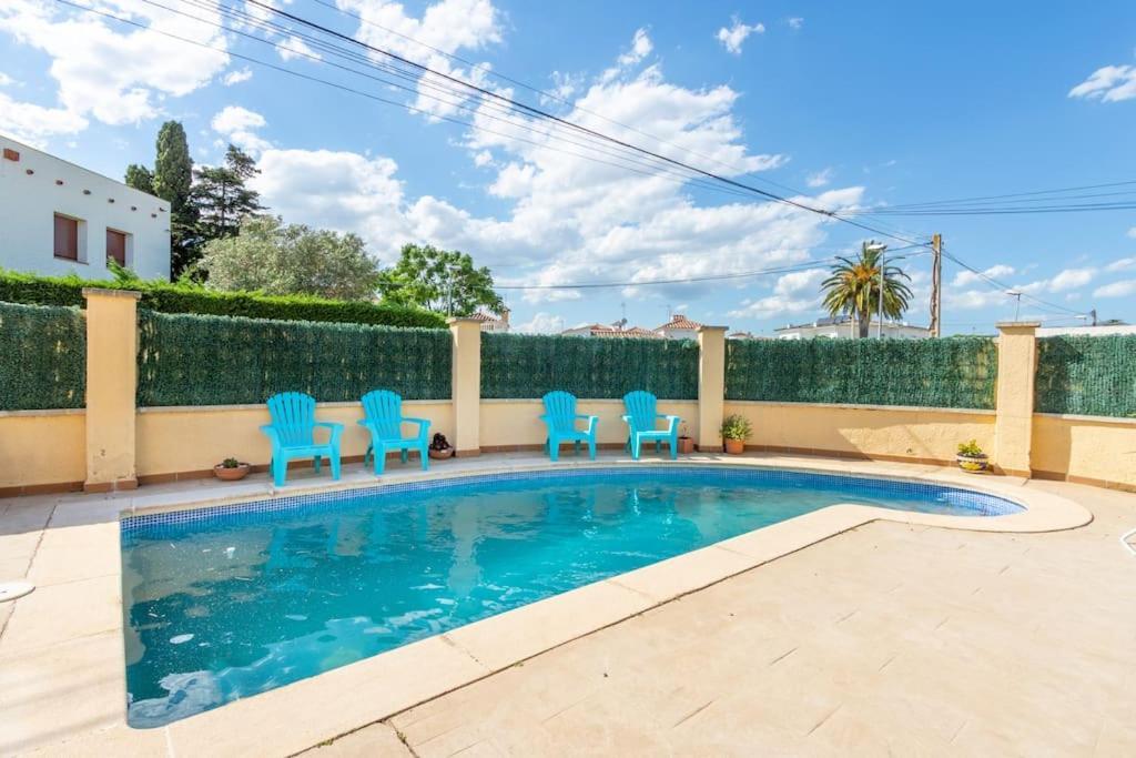 S46-Casa De Vacaciones Climatizada Con Piscina, En El Centro Junto Al Mar, Barbacoa Y Wiifi Empuriabrava Buitenkant foto