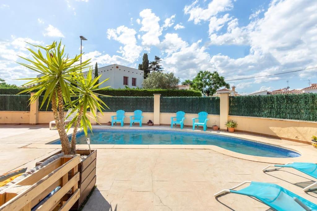S46-Casa De Vacaciones Climatizada Con Piscina, En El Centro Junto Al Mar, Barbacoa Y Wiifi Empuriabrava Buitenkant foto