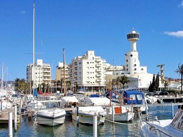 S46-Casa De Vacaciones Climatizada Con Piscina, En El Centro Junto Al Mar, Barbacoa Y Wiifi Empuriabrava Buitenkant foto
